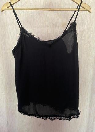 На тонких брительках