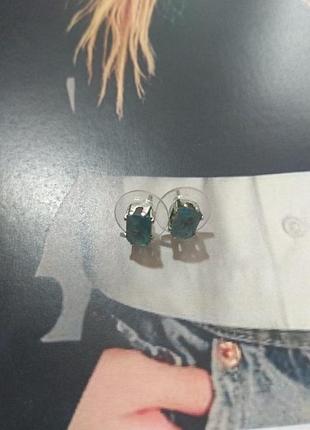 Серьги гвоздички с голубым камнем