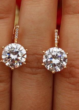 Серьги xuping jewelry с белым большим камнем шестигранная оправа 2 см золотистые3 фото