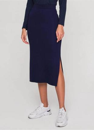 Довга трикотажна спідниця з розрізами