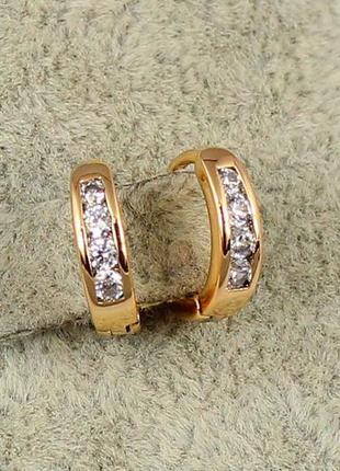 Серьги кольца хuping jewelry спереди камешки бортики по краям 1.2 см золотистые