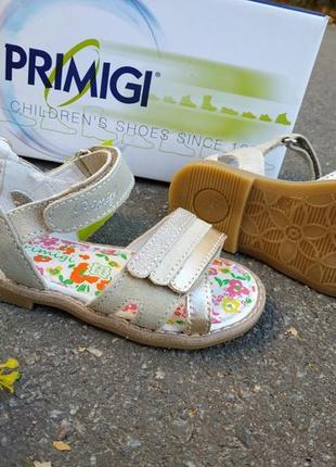 Нові шкіряні босоніжки (сандалії) primigi італія