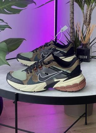 Найк рунтек коричневые кроссовки мужские nike v2k runtek arewood brown green
