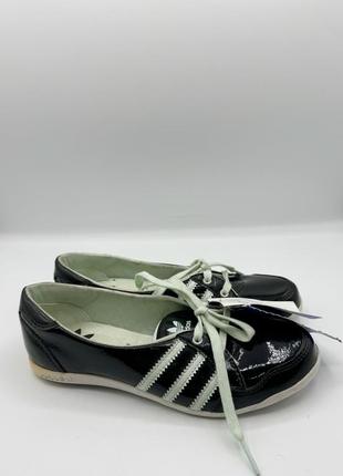 Оригінальні дитячі  кеди adidas •є дефект !