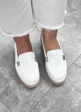 Кожаные удобные лоферы подойдут на широкую ножку