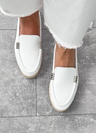 Кожаные удобные лоферы подойдут на широкую ножку