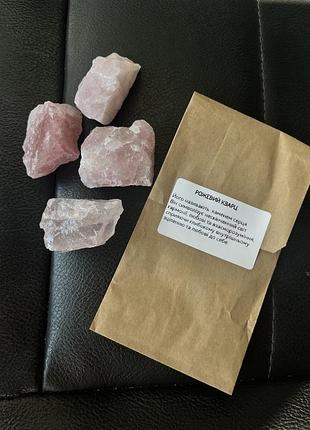 Натуральный розовый кварц