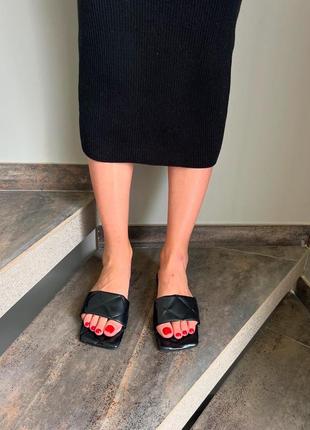 Черные женские шлепанцы