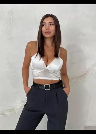 Топ silk. вечірня атласна модель з відкритим декольте.  бретелі регулюються.