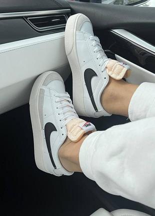 Жіночі кросівки в стилі nike blazer low найк / демісезонні / весняні, літні, осінні / шкіра, замша / білі, сірі, чорні