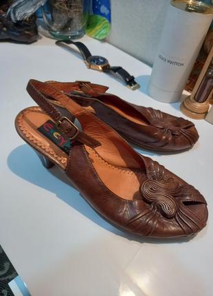 Фирменные босоножки Everybody