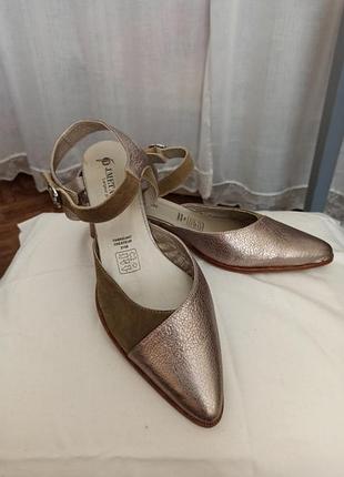 Босоніжки, шкіряні