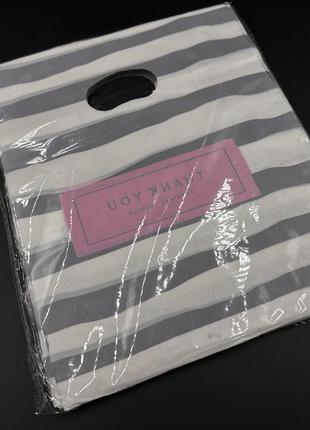 Подарочные полиэтиленовые пакеты 20х25см "thank you. timeless fashion". цвет бело-черный.2 фото