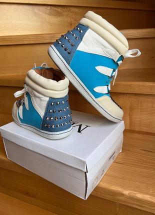 Высокий кроссовок marko