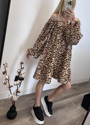 Boohoo платье леопардовый принт легкое свободное опущенные плечи рукава воланы