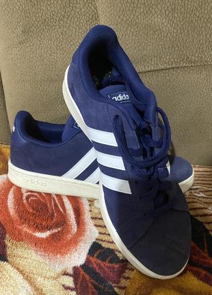 Кроссовки,человечи кроссовки,adidas кроссовки, кроссовки,полоские кроссовки