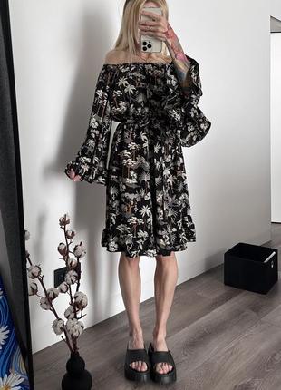Легкое черное платье с опущеными плечами на резинке миди летнее h&m