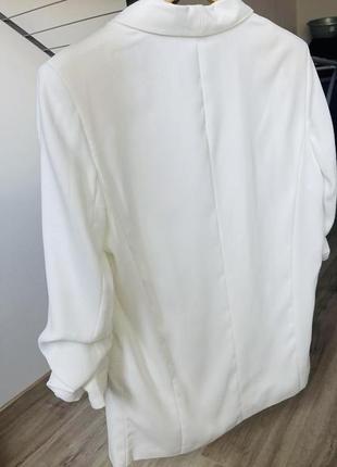 Стильний білий піджак stradivarius2 фото