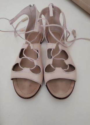 Кожаные босоножки сандалии zara