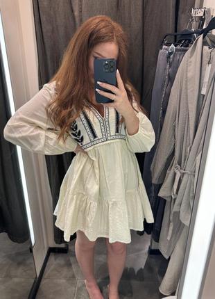 Трендовое хлопковое платье с вышивкой