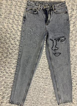 Актуальні джинсові шорти з розрізом від stradivarius