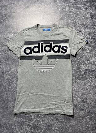 Adidas big logo футболка