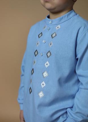 Блакитна сорочка вишиванка для хлопчика льон