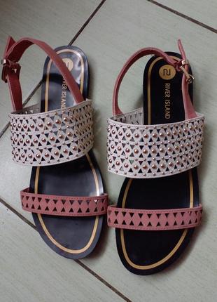 Шкіряні  босоніжки 39 р