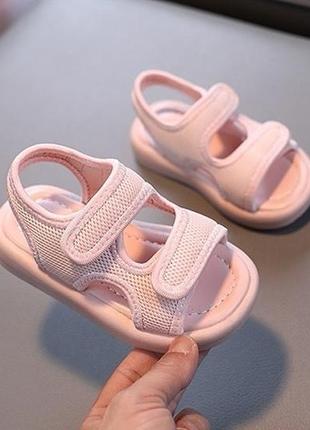 Детские босоножки