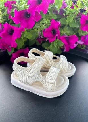 Детские босоножки