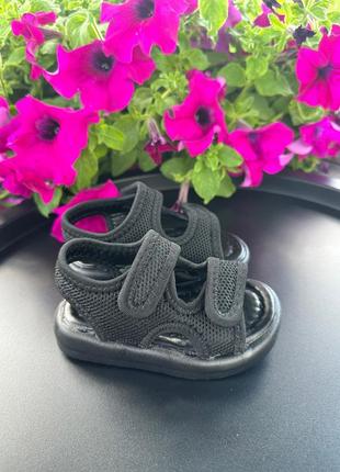 Детские босоножки