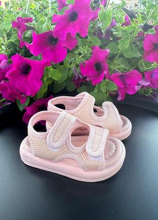 Детские босоножки