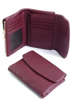 Жіночий шкіряний гаманець.