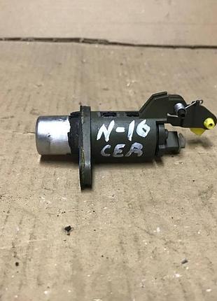 Замок(кнопка) открывания крышки багажника для nissan almera n-16.