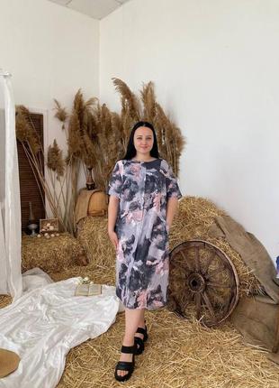 Свободное платье с абстарактным принтом