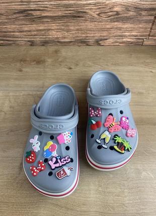 Стильні жіночі крокси crocs bayaband grey/candy2 фото