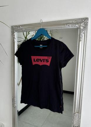 Футболка levi’s чорного кольору