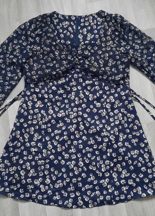 Очень стильное платье с ромашками