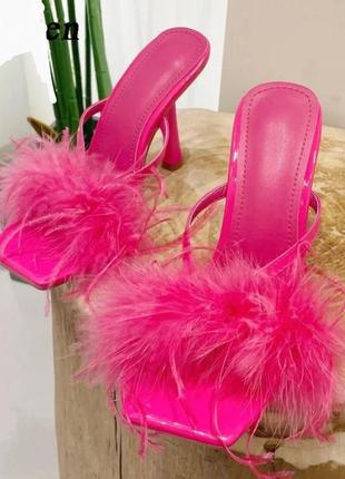 Босоніжки/шльопки з пухом, на підборах помаранчеві/оранж та малинові