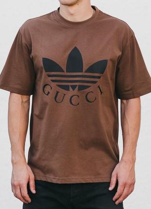 Мужская футболка хлопковая  adidas x gucci 100% cotton / адидас гуччи коричневая летняя одежда1 фото