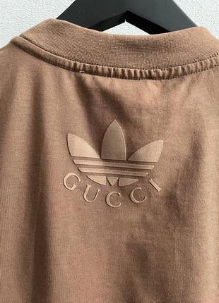 Мужская футболка хлопковая  adidas x gucci 100% cotton / адидас гуччи коричневая летняя одежда7 фото