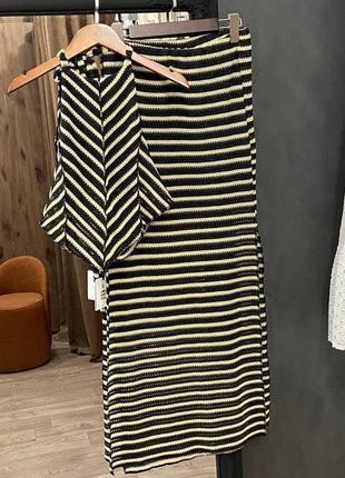 Летний костюм с юбкой итальянского производителя