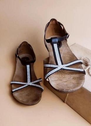 Босоножки сандалии кларкс clarks.
размер 38 длина стельки 24 см.