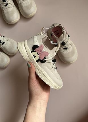 Кроссовки zara