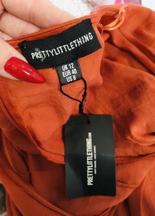 Платье кирпичного цвета с разрезами на рукавах prettylittlething л8 фото