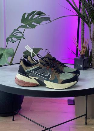 Мужские кроссовки найк в2к рунтек / nike v2k runtekk orewood brown green