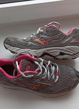 Кросівки mizuno 38р4 фото