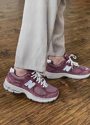 Жіночі замшеві кросівки new balance 2002r burgundy7 фото