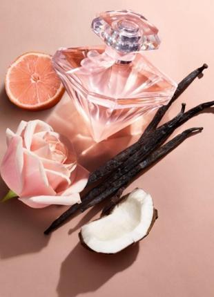 Распылил туал.воды la nuit tresor nude lancome.