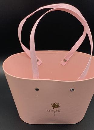 Коробка подарункова для квітів картонна з ручкою колір рожевий. 15х22см1 фото